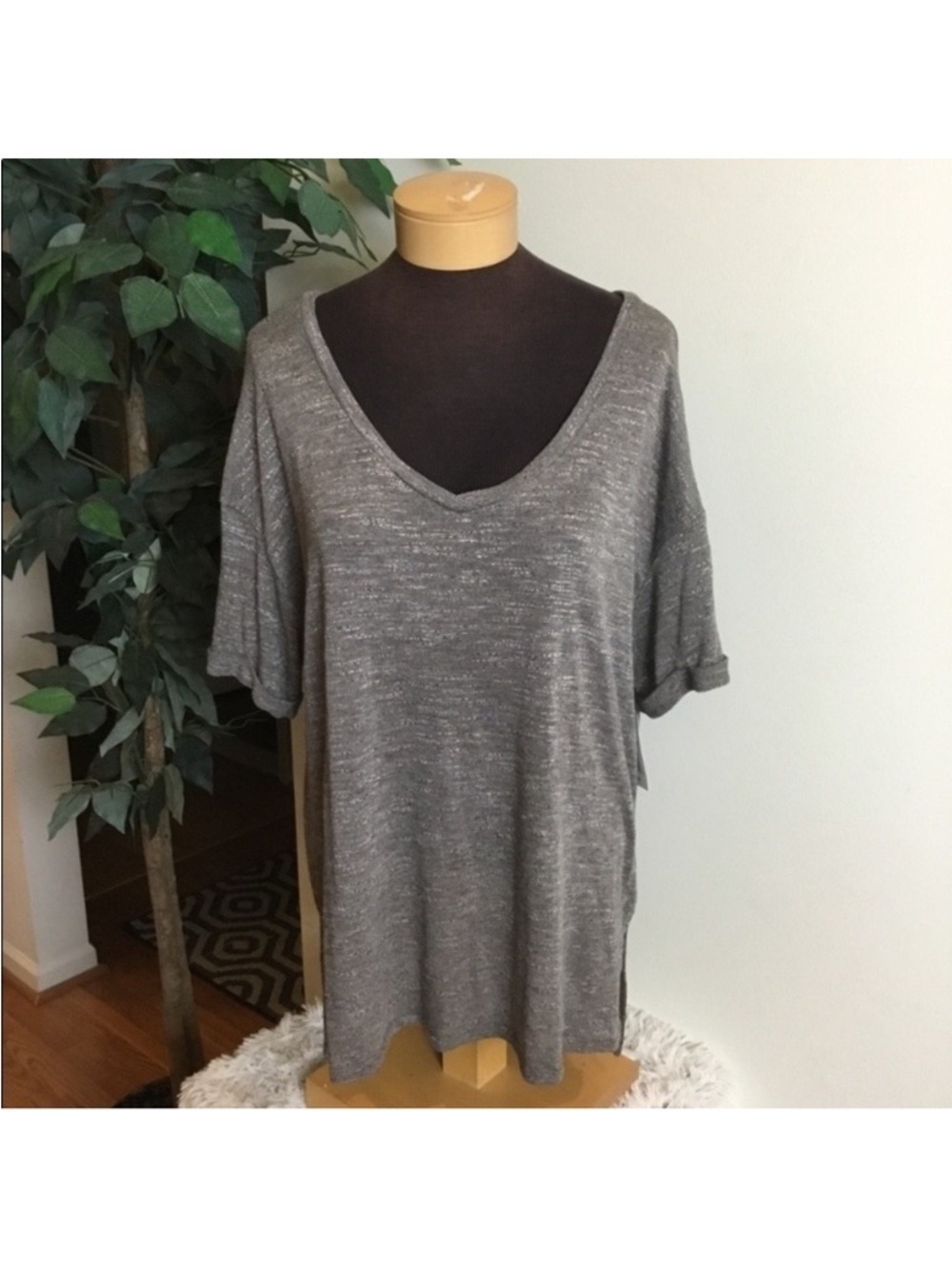 Mudd Boxy V-Neck Hacci Tee Gray Marled High Low Slit Hem Top Size Large - Picture 2 of 14